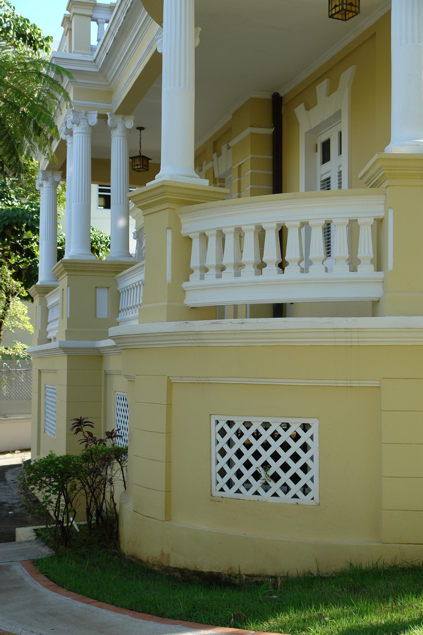 Casa La Giralda - Avenida Miramar, esquina calle Marti 651 - San Juan (Miramar) - 2011 00016